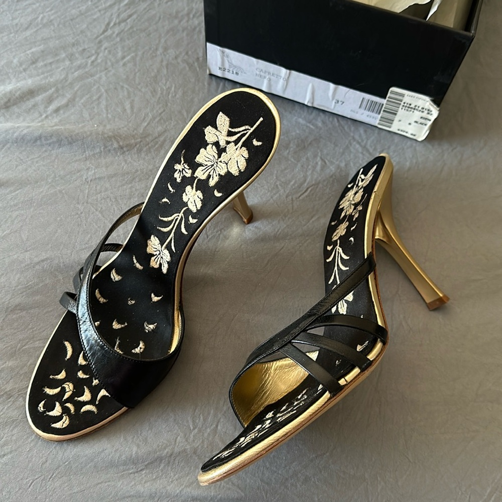 Vicini heels
